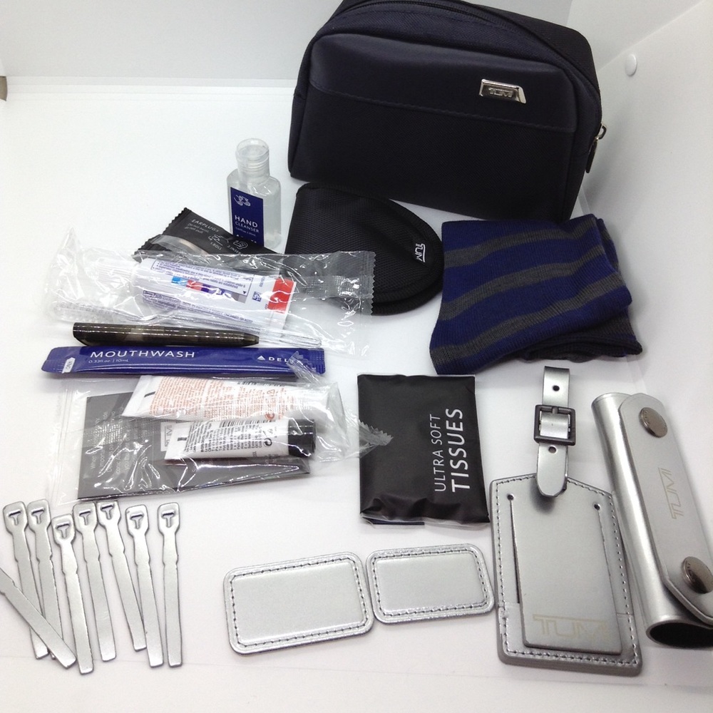 NEW Tumi Accents kit luggage tag zipper pull bag